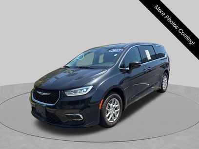 Used 2023 Chrysler Pacifica Touring-L