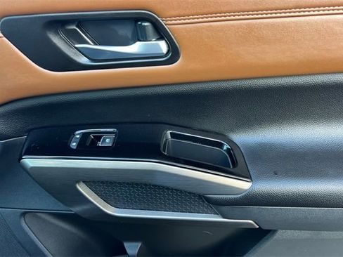 Used 2025 Nissan Pathfinder Platinum w/ Cargo Package image 24