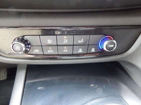 Used 2018 Buick Regal Preferred image 30