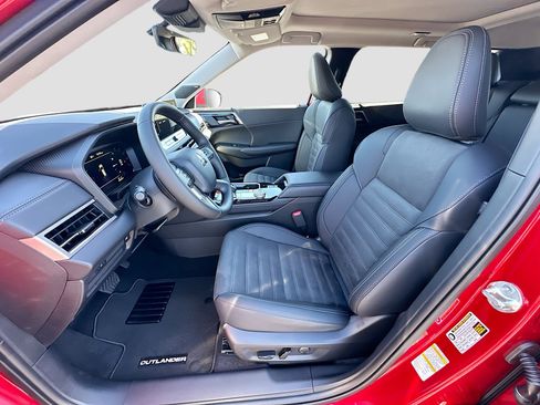 New 2025 Mitsubishi Outlander SE image 15