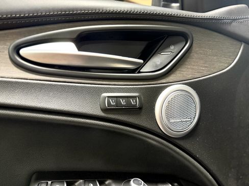 Used 2022 Alfa Romeo Stelvio Ti image 22