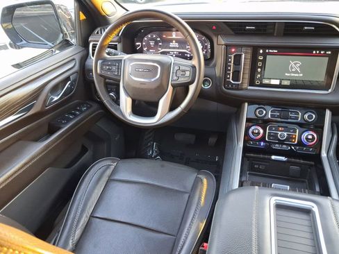 Used 2023 GMC Yukon Denali RWD image 11
