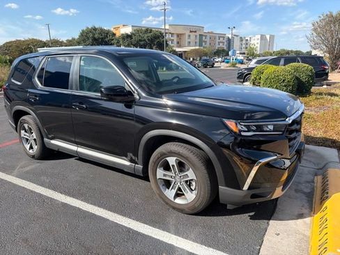 Used 2025 Honda Pilot EX-L image 5