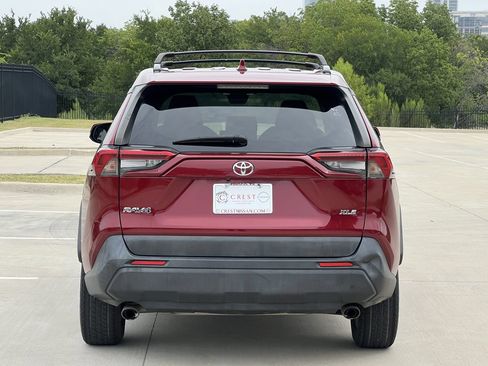 Used 2019 Toyota RAV4 XLE w/ Convenience Package FWD image 4
