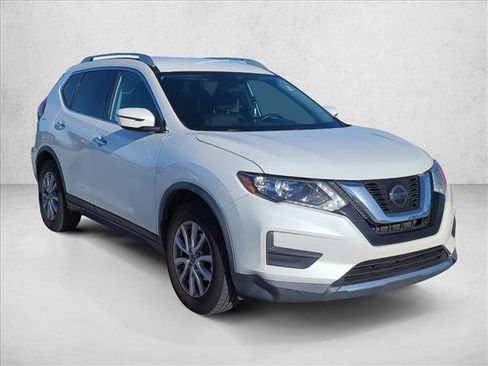 Used 2020 Nissan Rogue SV image 3