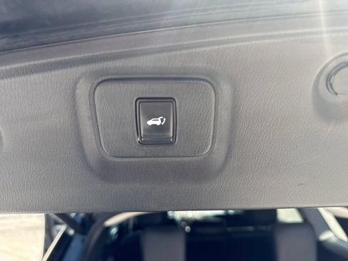 Used 2019 Nissan Pathfinder Platinum AWD/4WD image 42