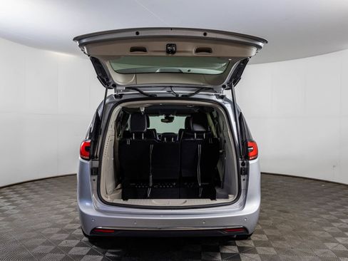 Used 2024 Chrysler Pacifica Limited FWD image 41