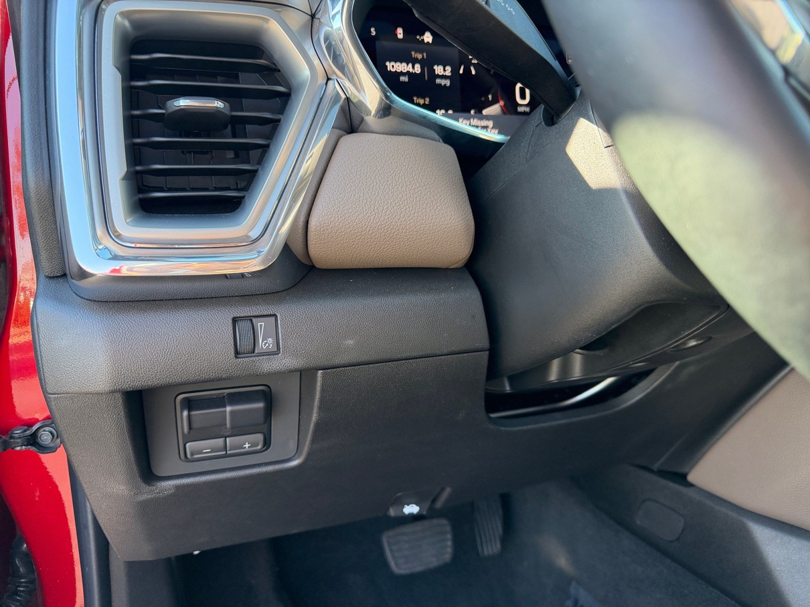 Used 2024 GMC Canyon Denali AWD/4WD image 11