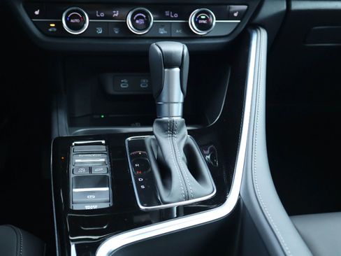 Certified 2025 Acura ADX Base image 17