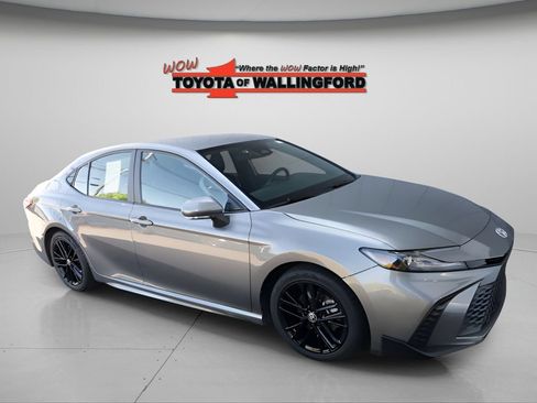 Used 2025 Toyota Camry SE FWD image 14