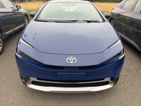 New 2026 Toyota Prius Plug-In Hybrid FWD image 2