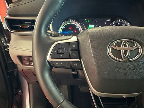 Used 2022 Toyota Highlander Limited FWD image 20