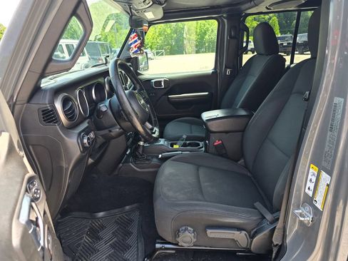 Used 2018 Jeep Wrangler Unlimited Sport S AWD/4WD image 4