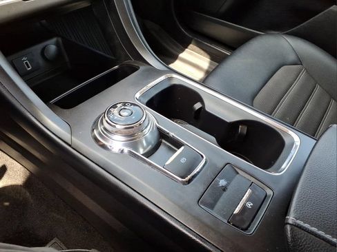 Used 2018 Ford Fusion SE w/ Equipment Group 201A FWD image 19