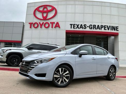 Used 2025 Nissan Versa SV FWD image 2