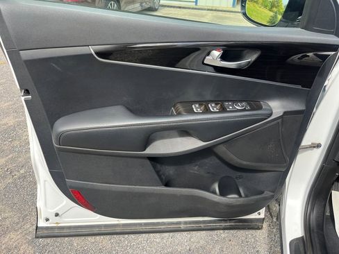 Used 2019 Kia Sorento LX image 8