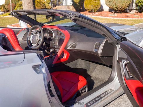 Used 2015 Chevrolet Corvette Z06 w/ 3LZ Preferred Equipment Group image 41