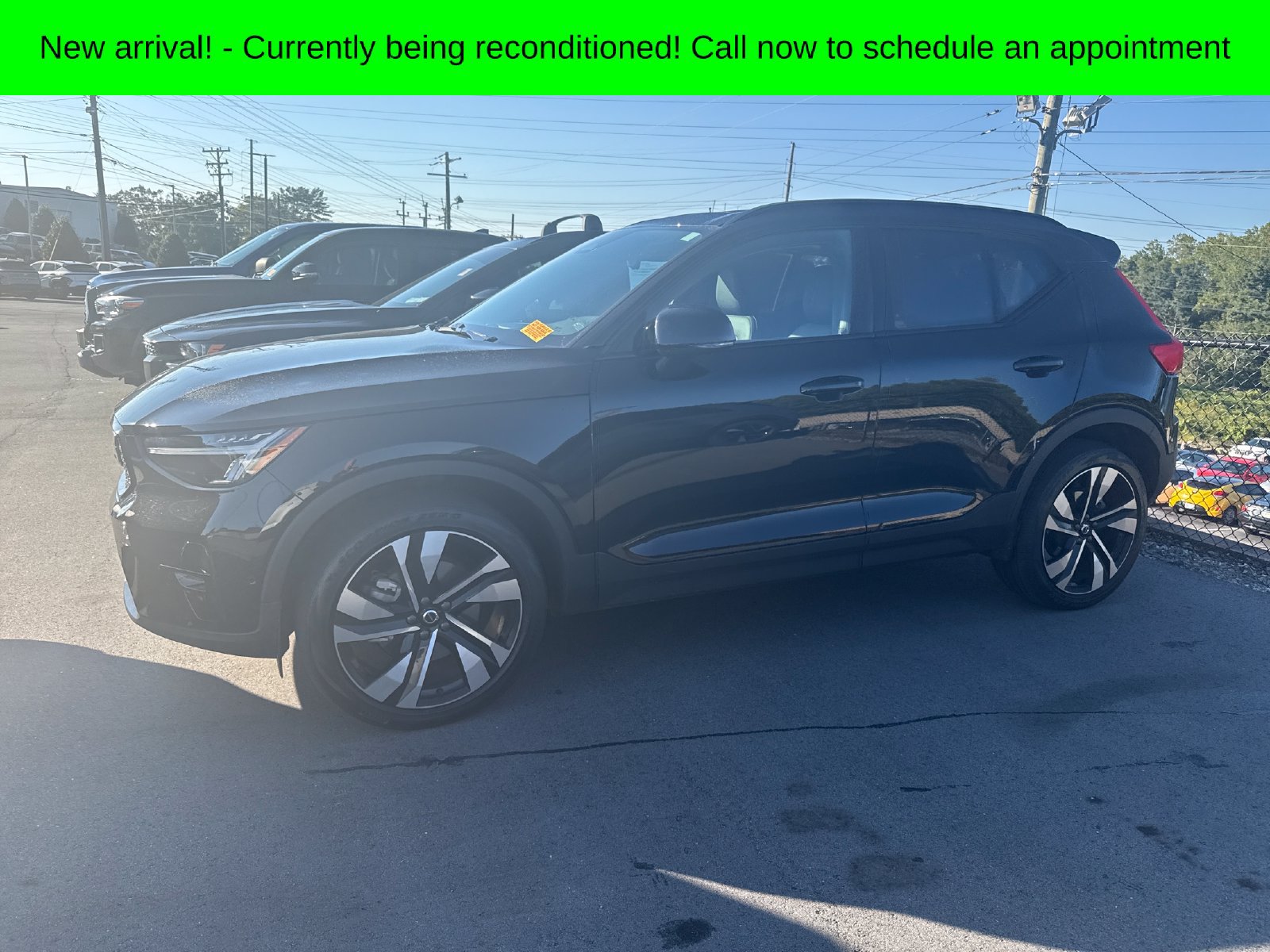 Used 2024 Volvo XC40 B5 Plus w/ Climate Package AWD/4WD image 1