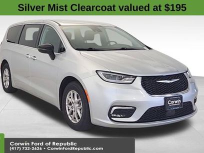 Used 2024 Chrysler Pacifica Touring-L