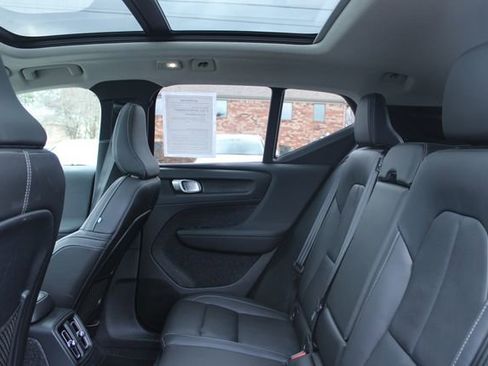 Used 2025 Volvo XC40 B5 Plus image 33