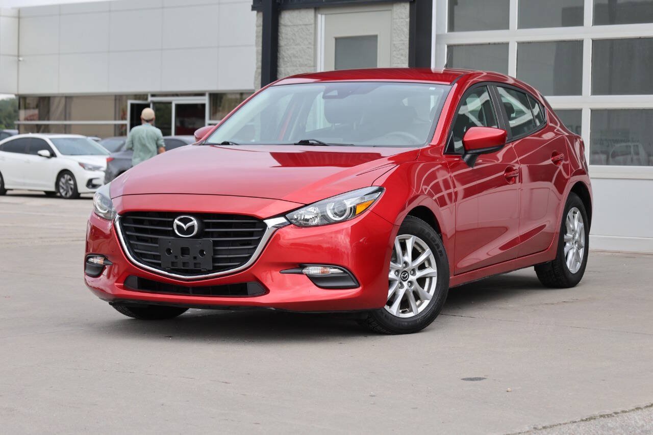 Used 2018 MAZDA MAZDA3 Sport FWD image 3