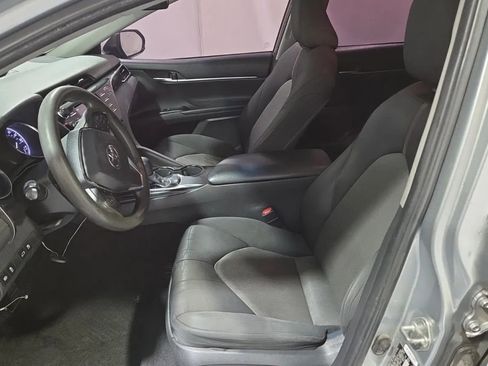 Used 2018 Toyota Camry LE image 10