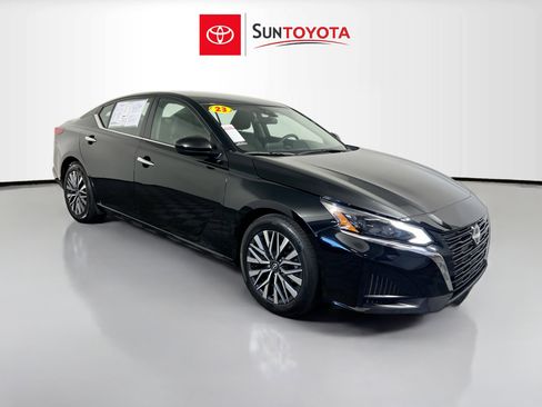 Used 2023 Nissan Altima 2.5 SV FWD image 1