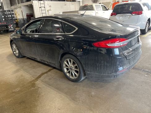 Used 2017 Ford Fusion SE w/ Fusion SE Technology Package image 6