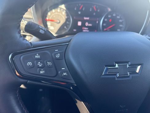 Used 2022 Chevrolet Equinox RS w/ Infotainment Package image 18