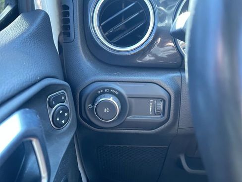 Used 2023 Jeep Wrangler Altitude image 19