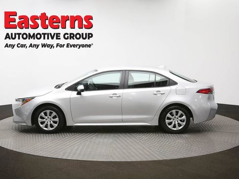 Used 2022 Toyota Corolla LE FWD image 60