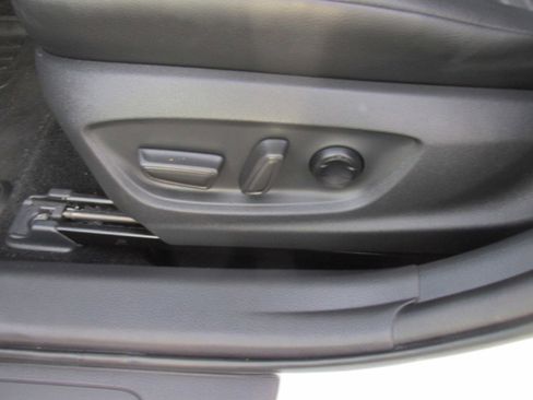 Used 2018 Toyota Camry SE image 17