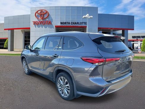 Used 2021 Toyota Highlander Platinum image 8