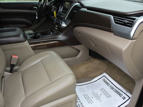 Used 2015 Chevrolet Suburban LT image 18