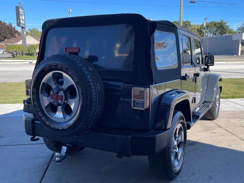 Used 2017 Jeep Wrangler Unlimited Sahara w/ Connectivity Group image 5