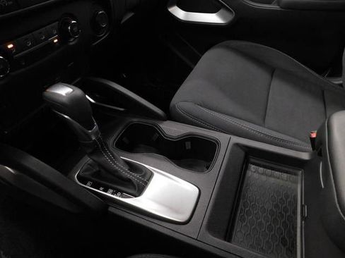 Used 2024 Nissan Frontier SV image 32