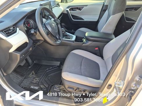 Used 2022 Toyota RAV4 XLE w/ Convenience Package FWD image 19