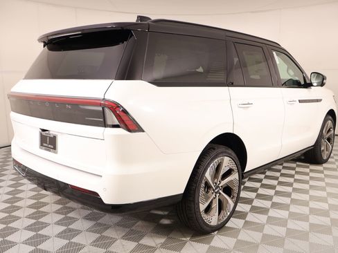 New 2026 Lincoln Navigator Black Label AWD/4WD image 23