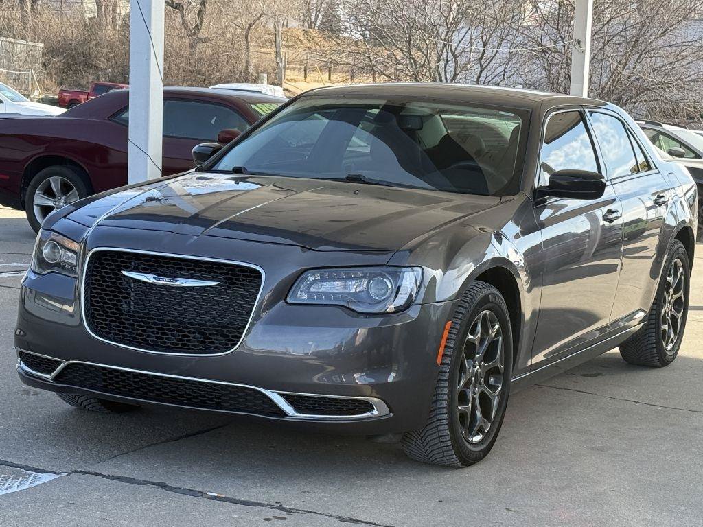 Used 2018 Chrysler 300 Touring w/ Sport Appearance Package AWD/4WD image 3