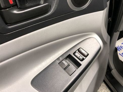 Used 2015 Toyota Tacoma 4x4 Access Cab V6 image 13