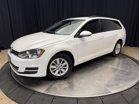 Used 2015 Volkswagen Golf S image 17