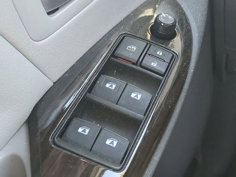 Used 2017 Toyota Sienna Limited image 25