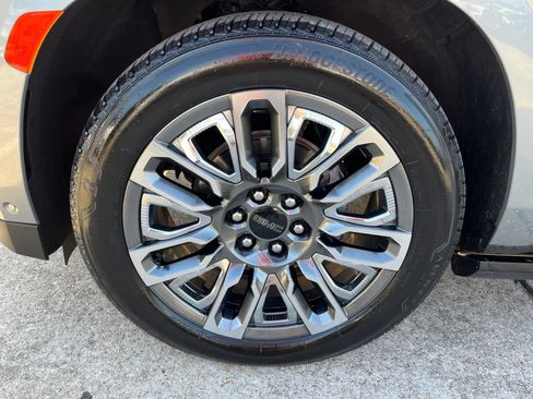 Used 2024 GMC Yukon Denali Ultimate AWD/4WD image 7