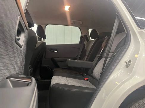 Used 2023 Nissan Rogue SV AWD/4WD image 18