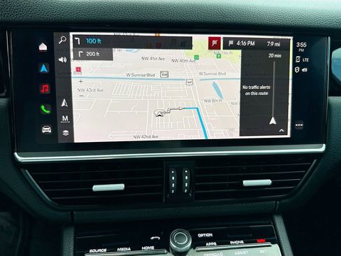 Used 2022 Porsche Cayenne Platinum Edition image 14