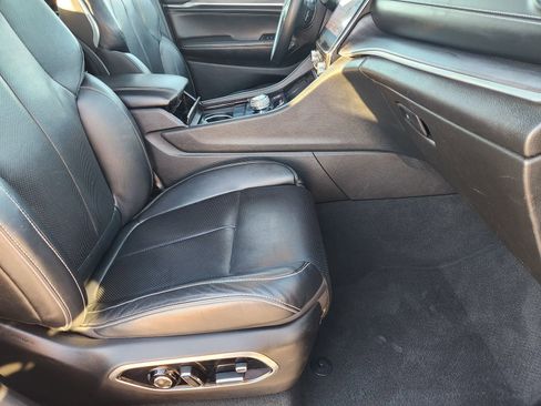 Used 2022 Jeep Grand Cherokee L Overland w/ Luxury Tech Group IV image 17