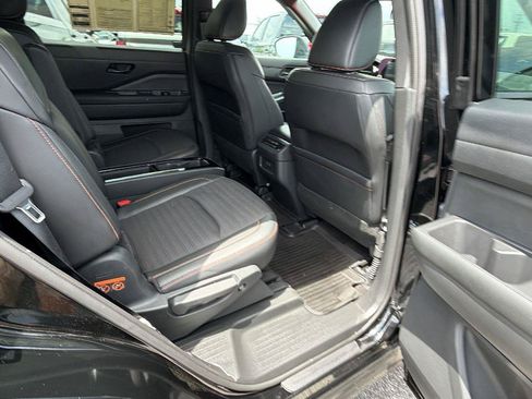 Used 2024 Nissan Pathfinder Rock Creek AWD/4WD image 18