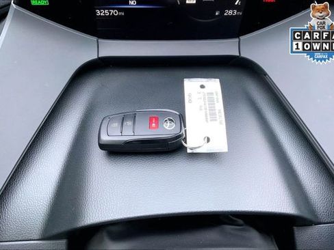 Used 2025 Toyota Prius image 9