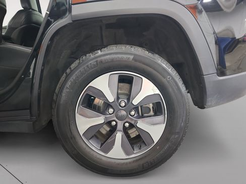 Used 2023 Jeep Grand Cherokee 4WD 4xe image 15