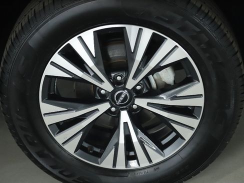 Used 2023 Nissan Rogue SV image 10